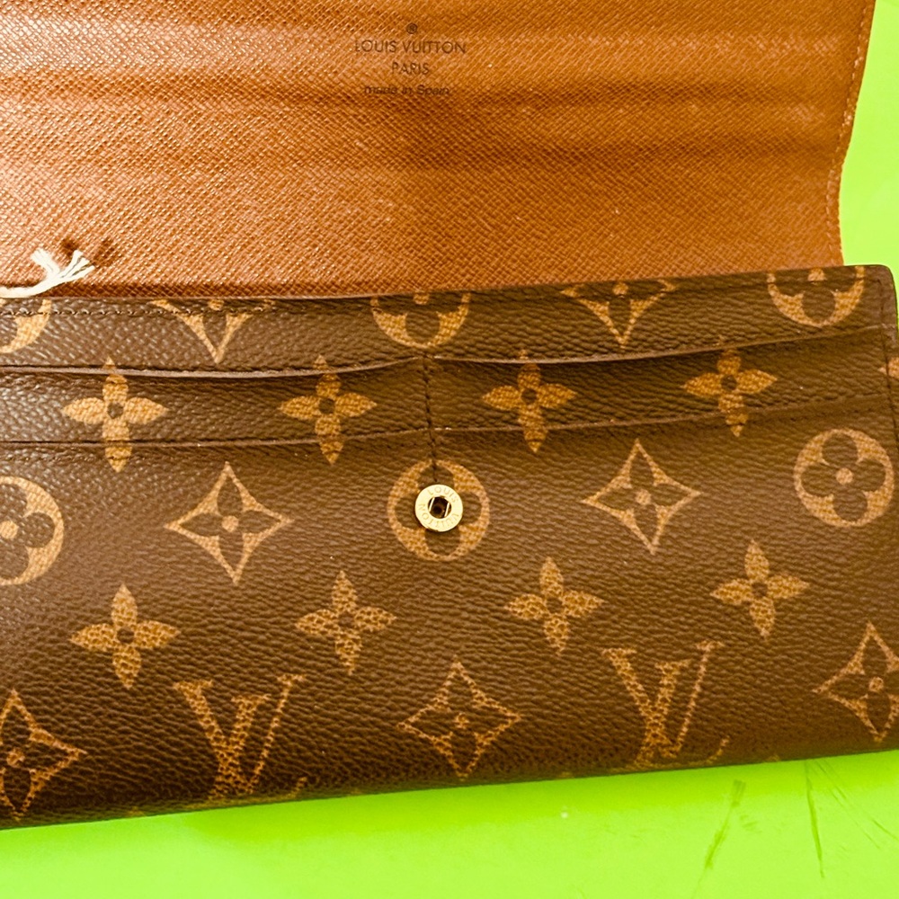 Louis Vuitton Brown Monogram Sarah long bifold wallet this is Labeled feature - Picture 15 of 15